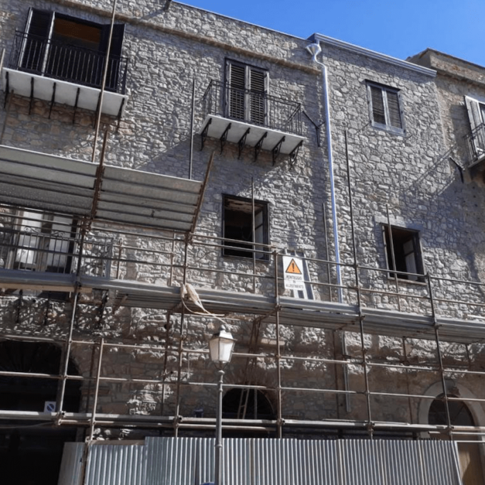 palazzo cirrito ponteggio frontale